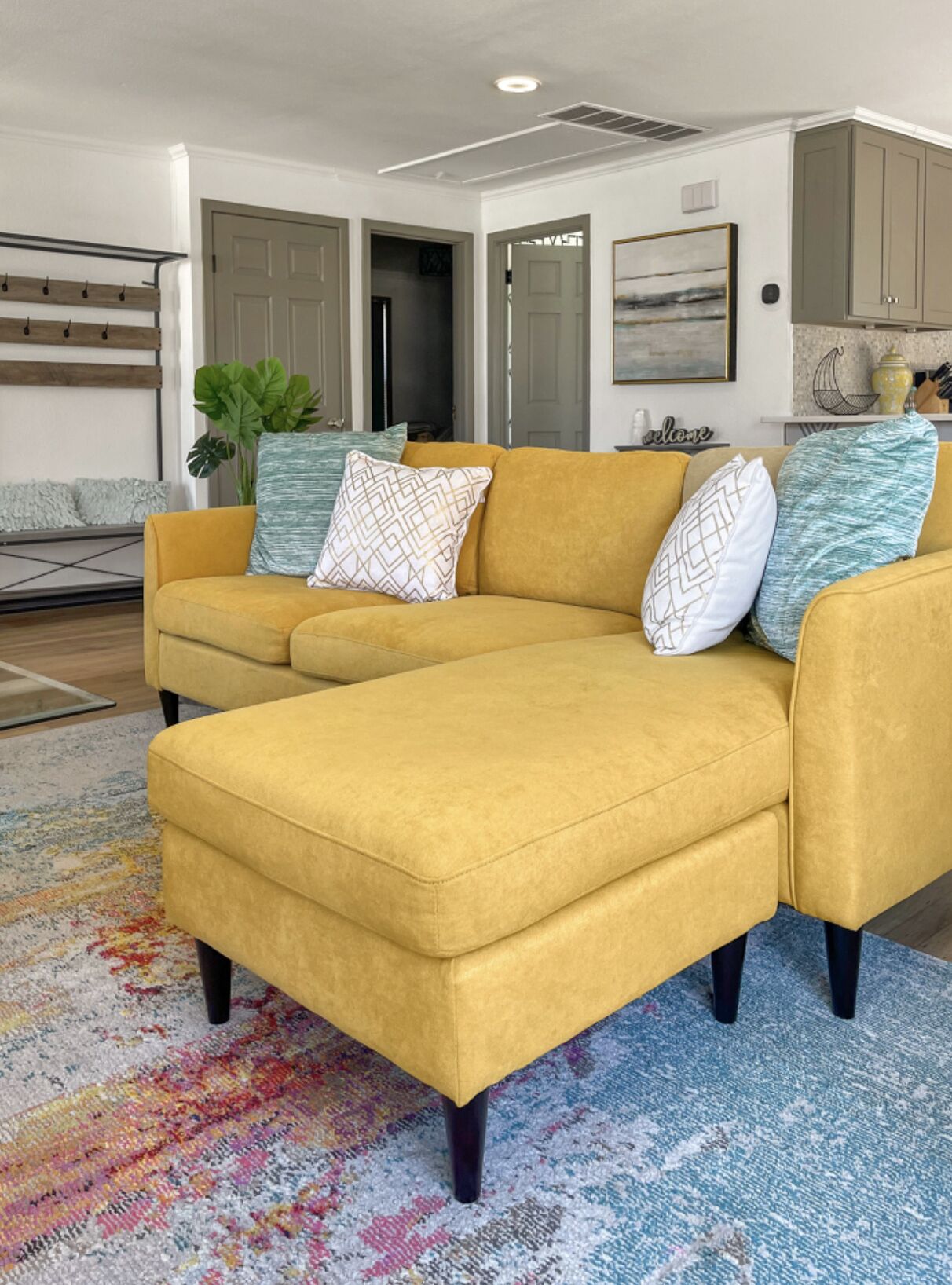 Eclectic Tudor ★ Bright & Comfy ★ Backyard ★ Close to Bishop Arts