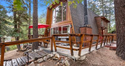 Zen Den - Walk to Slopes, Hot Tub, Fireplace, Deck, Barbecue