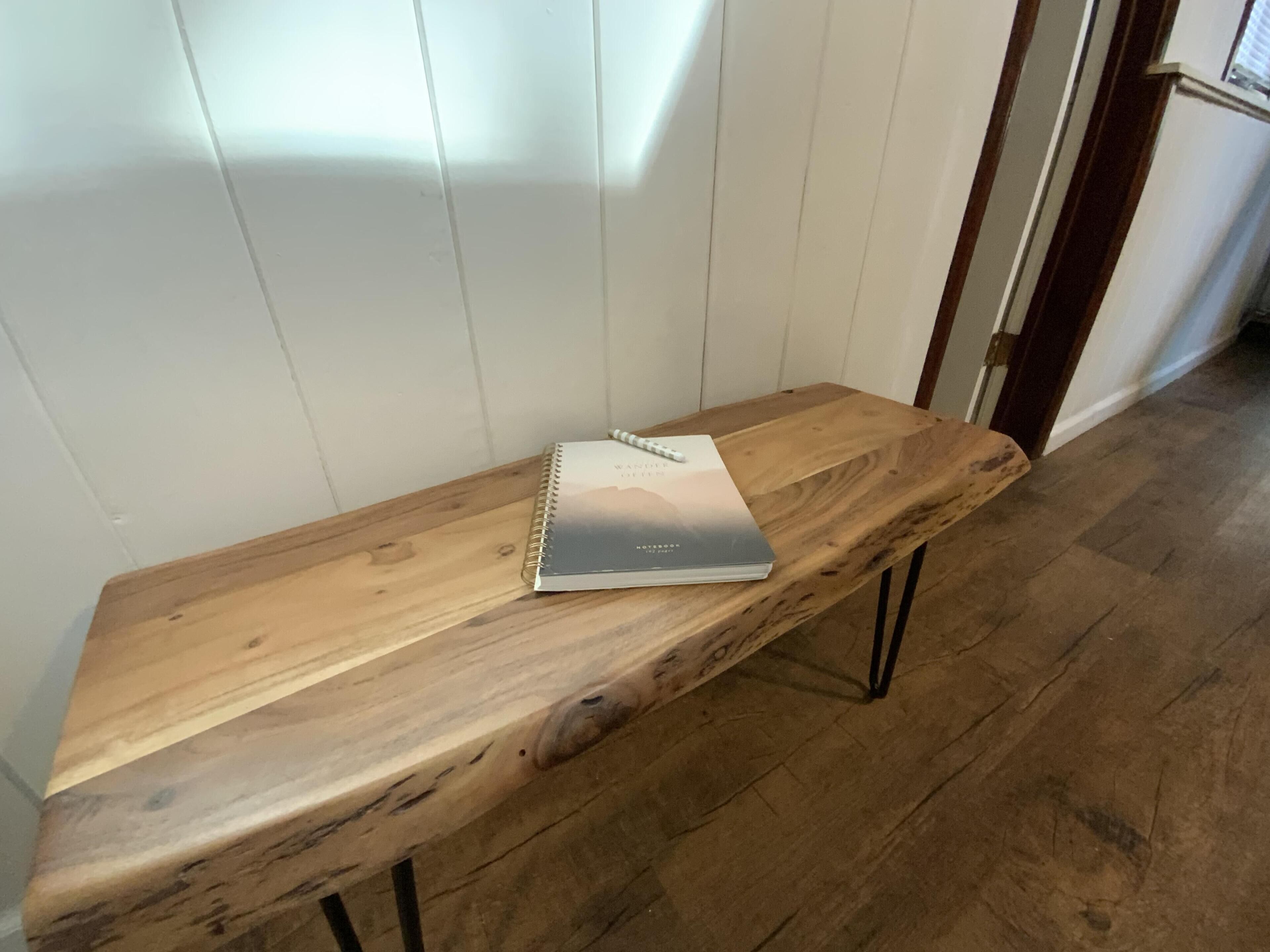 The Vintage Bear Cabin - wonderful, well appointed cabin with a native rock fireplace!