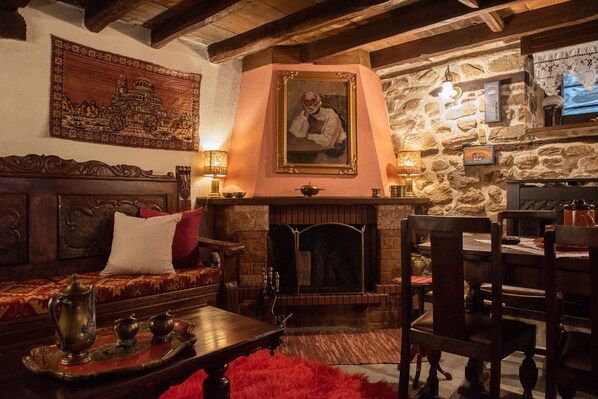 Traditional Chalet | Living area