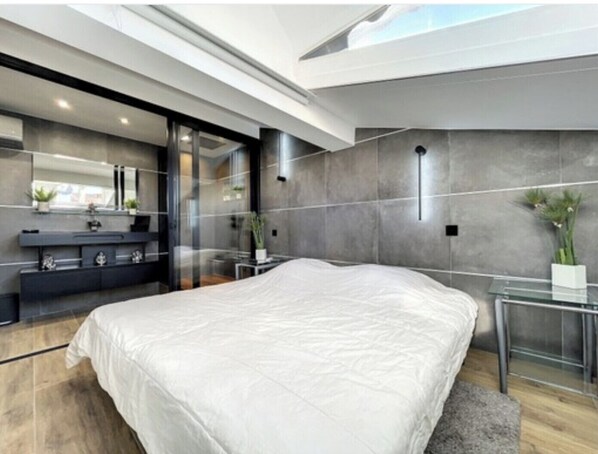 3 bedrooms, iron/ironing board, WiFi, bed sheets - Front of the festival palace and 50m from the beaches (Cannes)