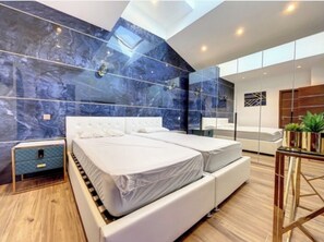 3 bedrooms, iron/ironing board, WiFi, bed sheets - Front of the festival palace and 50m from the beaches (Cannes)