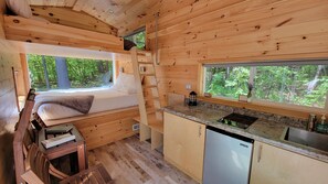 The Cardinal (Site 1) | Private kitchen | Mini-fridge, stovetop, coffee/tea maker, cookware/dishes/utensils - Trailside Stays (Rumney)
