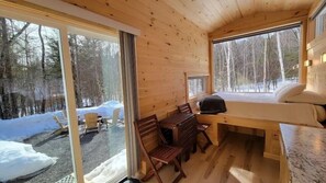 The Chickadee (Site 4) | Laptop workspace, blackout drapes, free WiFi, bed sheets - Trailside Stays (Rumney)