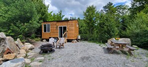 The Blue Jay (Site 3) | Front of property - Trailside Stays (Rumney)