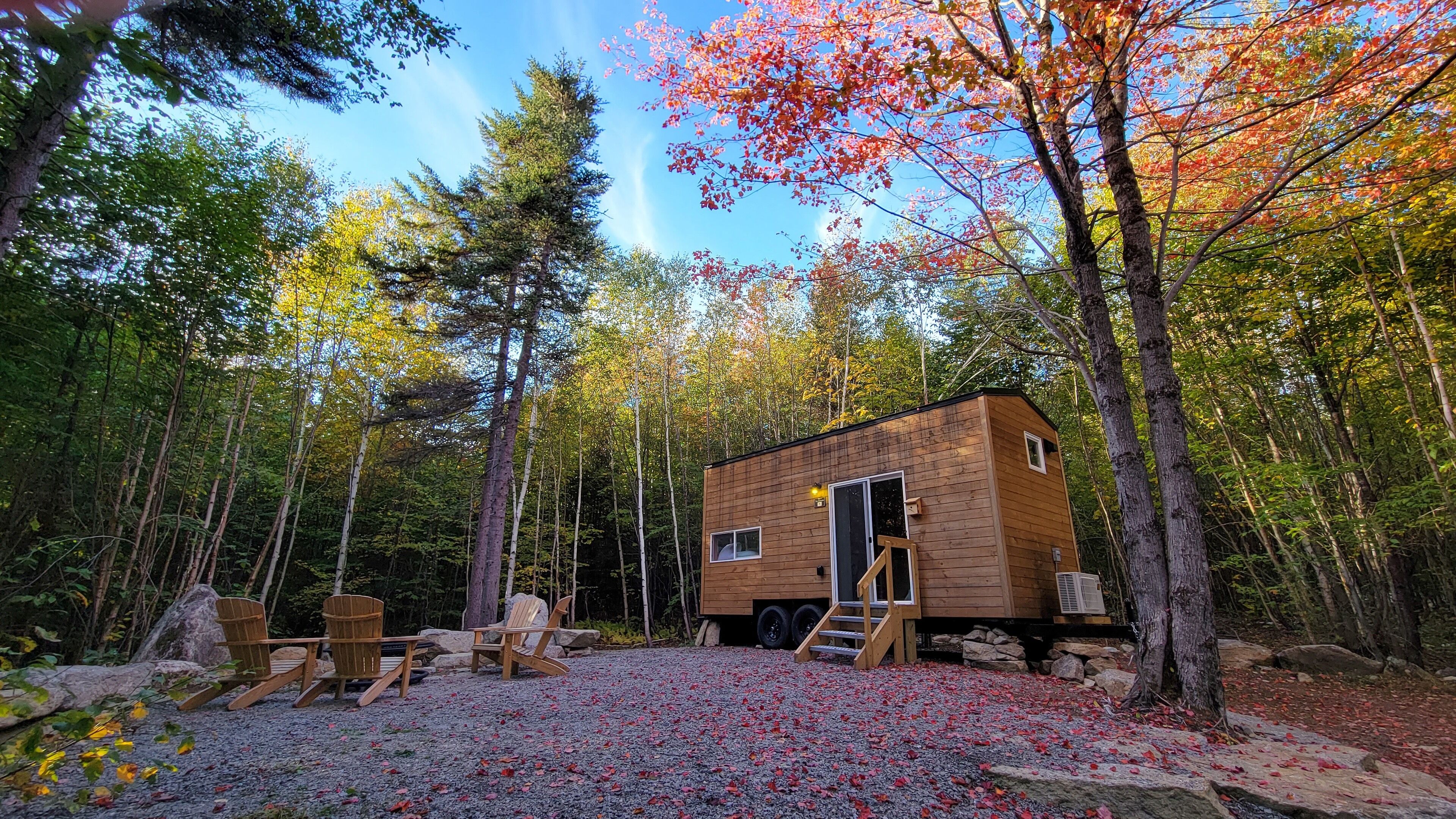 The Chickadee (Site 4) | Laptop workspace, blackout curtains, free WiFi, bed sheets