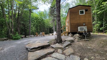 The Chickadee (Site 4) | Laptop workspace, blackout drapes, free WiFi, bed sheets