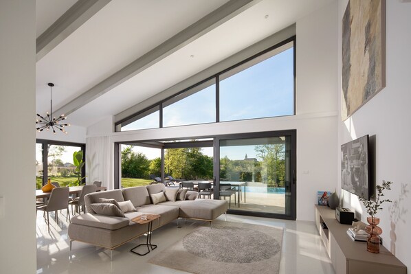 Smart TV, fireplace, video games, books