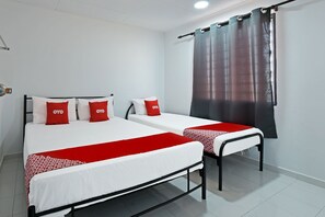 3 bedrooms, free WiFi, bed sheets - OYO 90493 JL Homestay (Segamat)