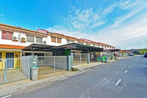 Exterior - OYO 90493 JL Homestay (Segamat)