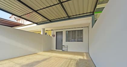 OYO 90493 JL Homestay