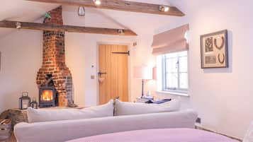 Cottage | 1 bedroom, individually decorated, individually furnished, free WiFi