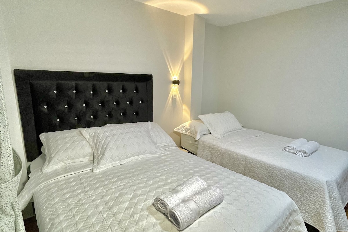 Twin kamer | Donzen dekbedden, individueel gedecoreerd, individueel gemeubileerd
