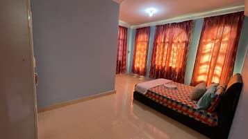 Room, 2 Bedrooms | Wi-fi percuma, cadar katil 