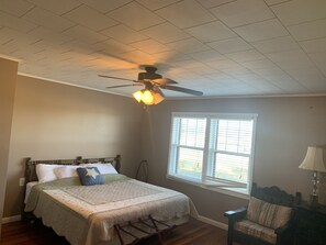 3 bedrooms, desk, iron/ironing board, travel crib