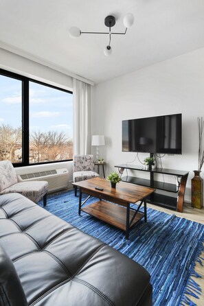 Smart TV - Beautiful Studio Near EWR 1116 (Elizabeth)