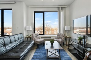Smart TV - Beautiful Studio Near EWR 1116 (Elizabeth)
