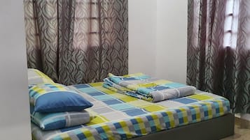 Room, Private Bathroom | Meja, Wi-fi percuma, cadar katil