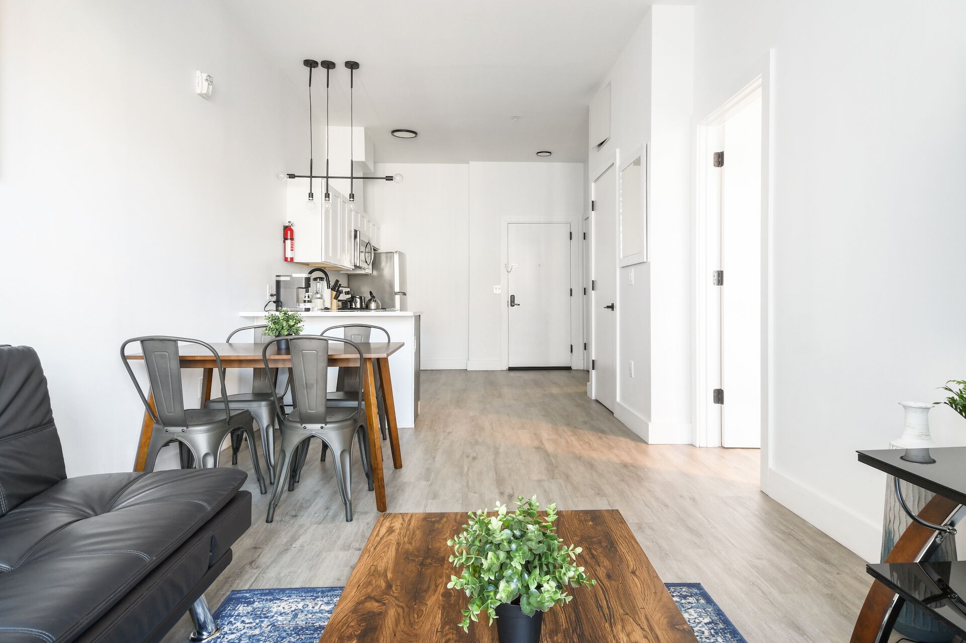 Luxury 1BR | 30 Mins to Manhattan | Evonify