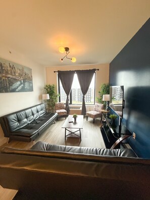 Smart TV - 2BR apt near EWR 1178 (Elizabeth)