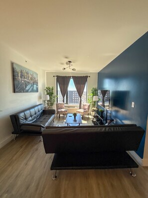 Smart TV - 2BR apt near EWR 3189 (Elizabeth)