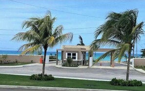 Property grounds - Natty’s Cozy Beach house in Hanover Jamaica (Lucea)