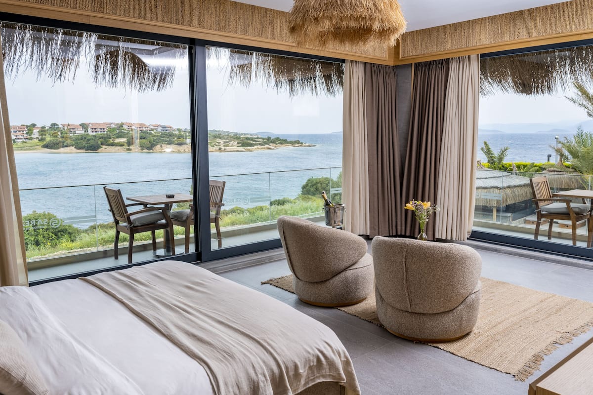 Corner Suite | 1 bedroom, premium bedding, memory-foam beds, minibar