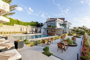 Seasonal outdoor pool - Cesme Sarezya Boutique Hotel  (Cesme)