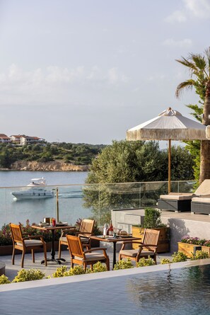 Premium bedding, memory-foam beds, minibar, in-room safe - Cesme Sarezya Boutique Hotel  (Cesme)