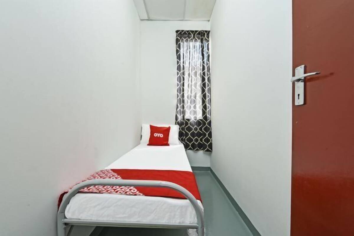WiFi (free), bed sheets