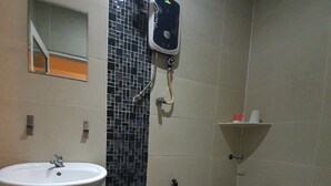 A bathroom with a white sink, a toilet, and a shower unit. - Spot ON 90500 Sri Rampai Metro Hostel (Kuala Lumpur)