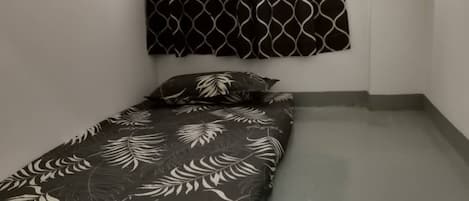 Double Room | Desk, free WiFi, bed sheets