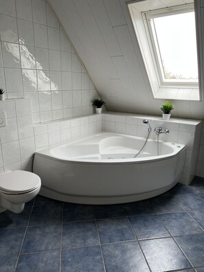 Dusche, Whirlpool, Haartrockner, Seife