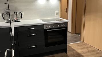 冰箱、微波炉、烤箱、炉灶