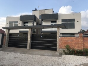 Exterior - Nice apartment with terrace-5min from the beach (lake Kivu) (Rubavu)