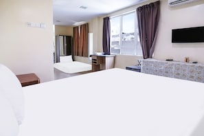 Superior Room | Free WiFi, bed sheets - OYO 90486 Station Hotel (Klang)