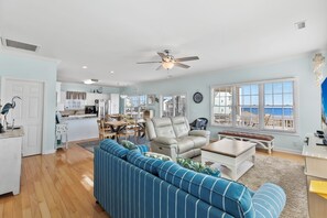 Smart TV, table tennis