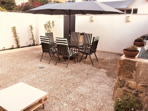 Outdoor dining - Cozy House with Patio in El Tiemblo (Ávila) (El Tiemblo)