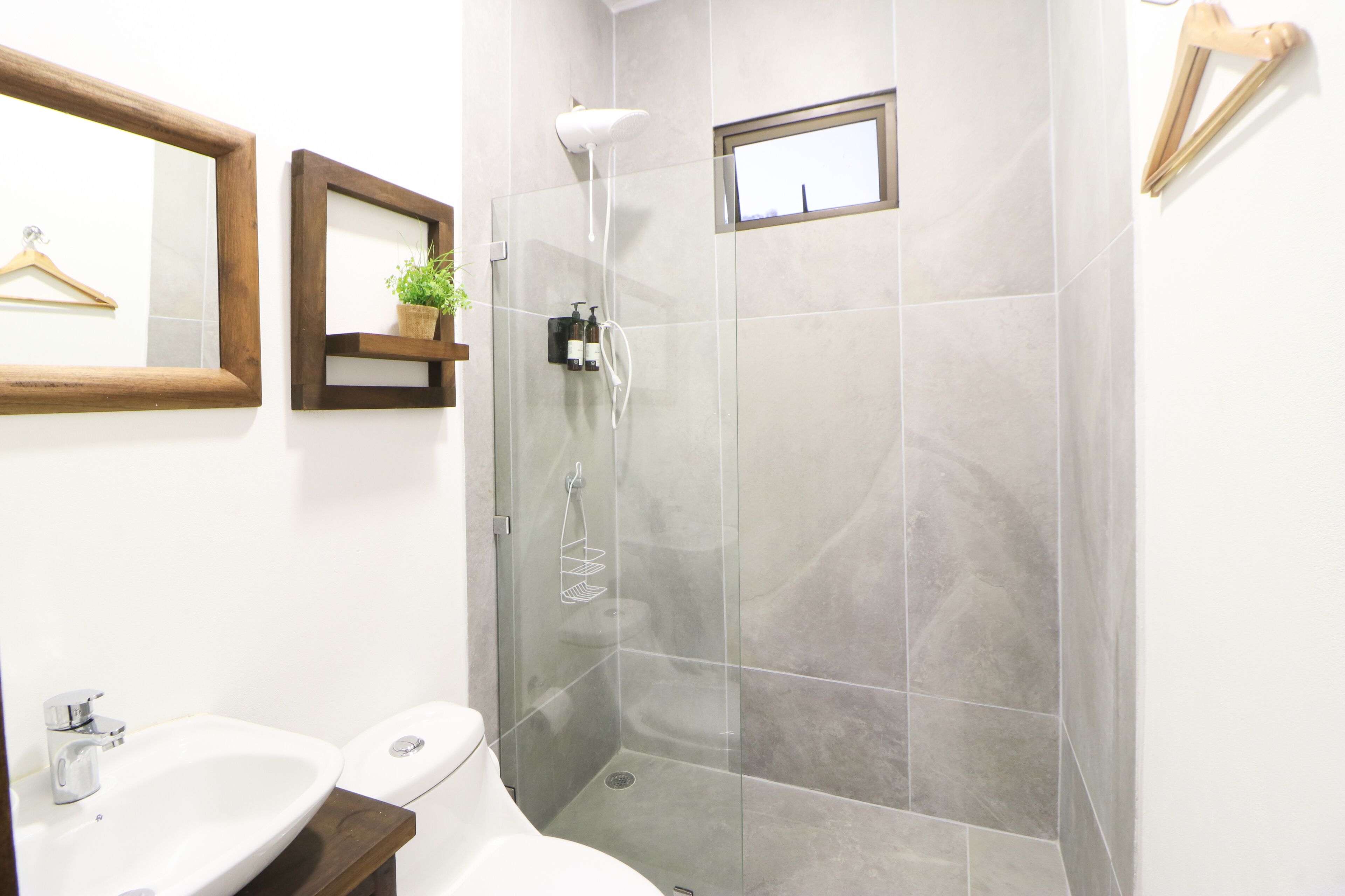 Cozy hotel-style suite with private bathroom, on-site dining, & fast WiFi