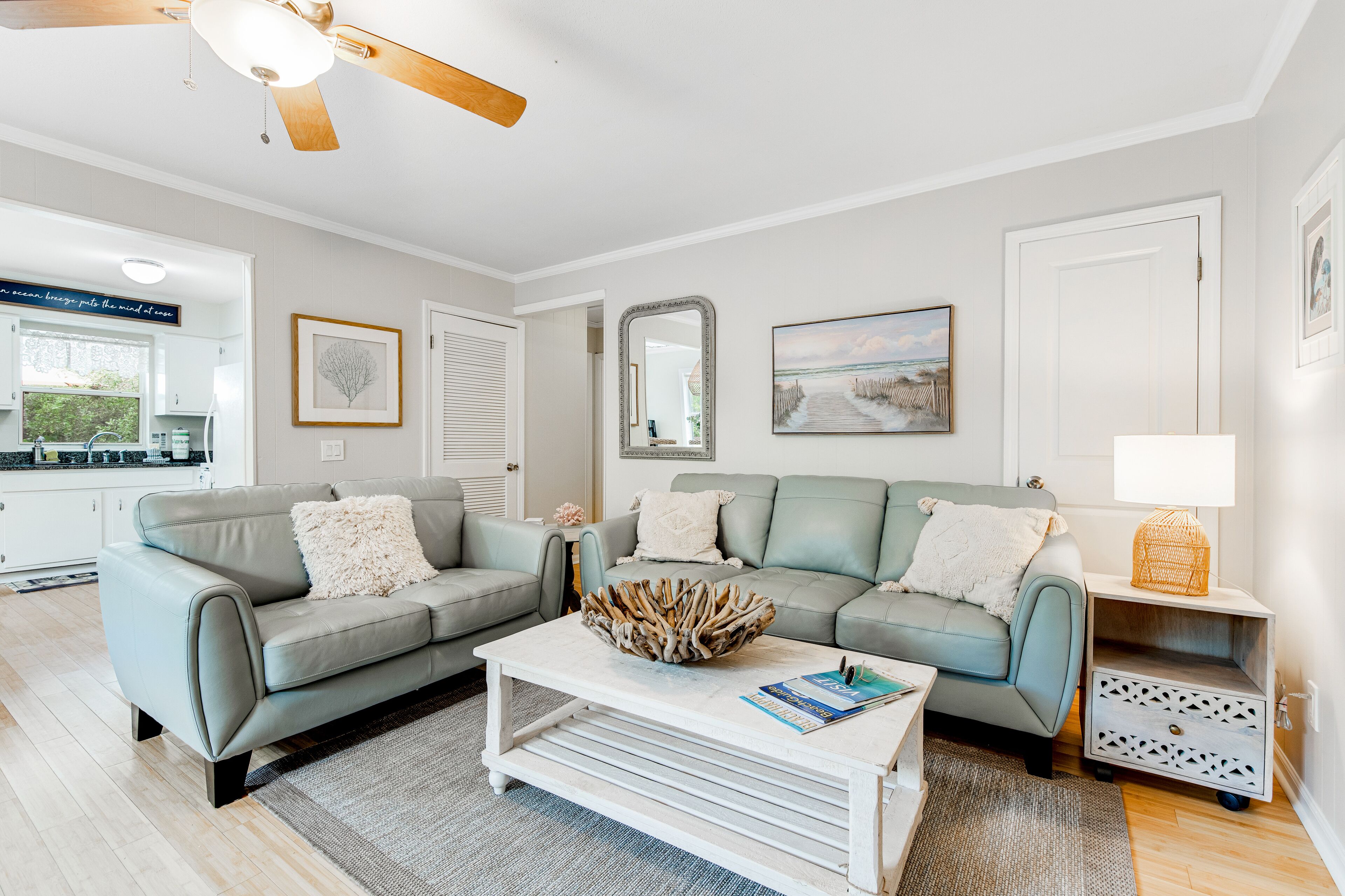Garden cottage close to beach with screened porch, WiFi, and central AC