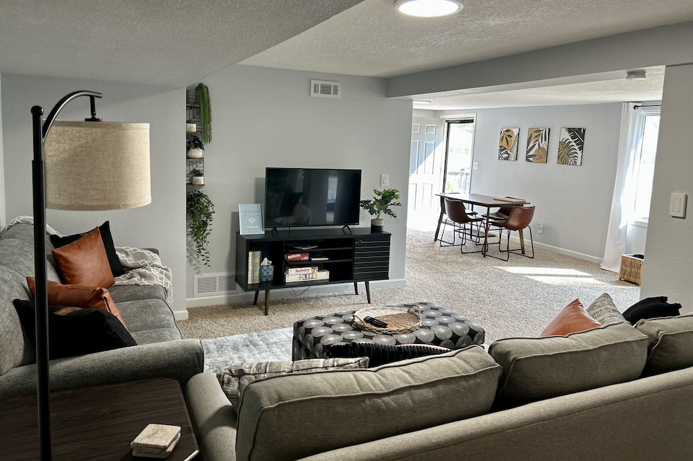 Private Level located in Pella, IA