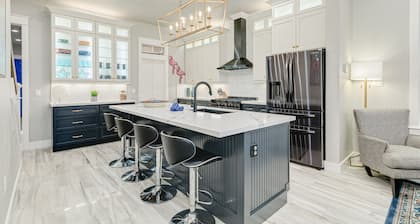 Luxury, dog-friendly home with Gulf views, fireplace & AC - walk to beach