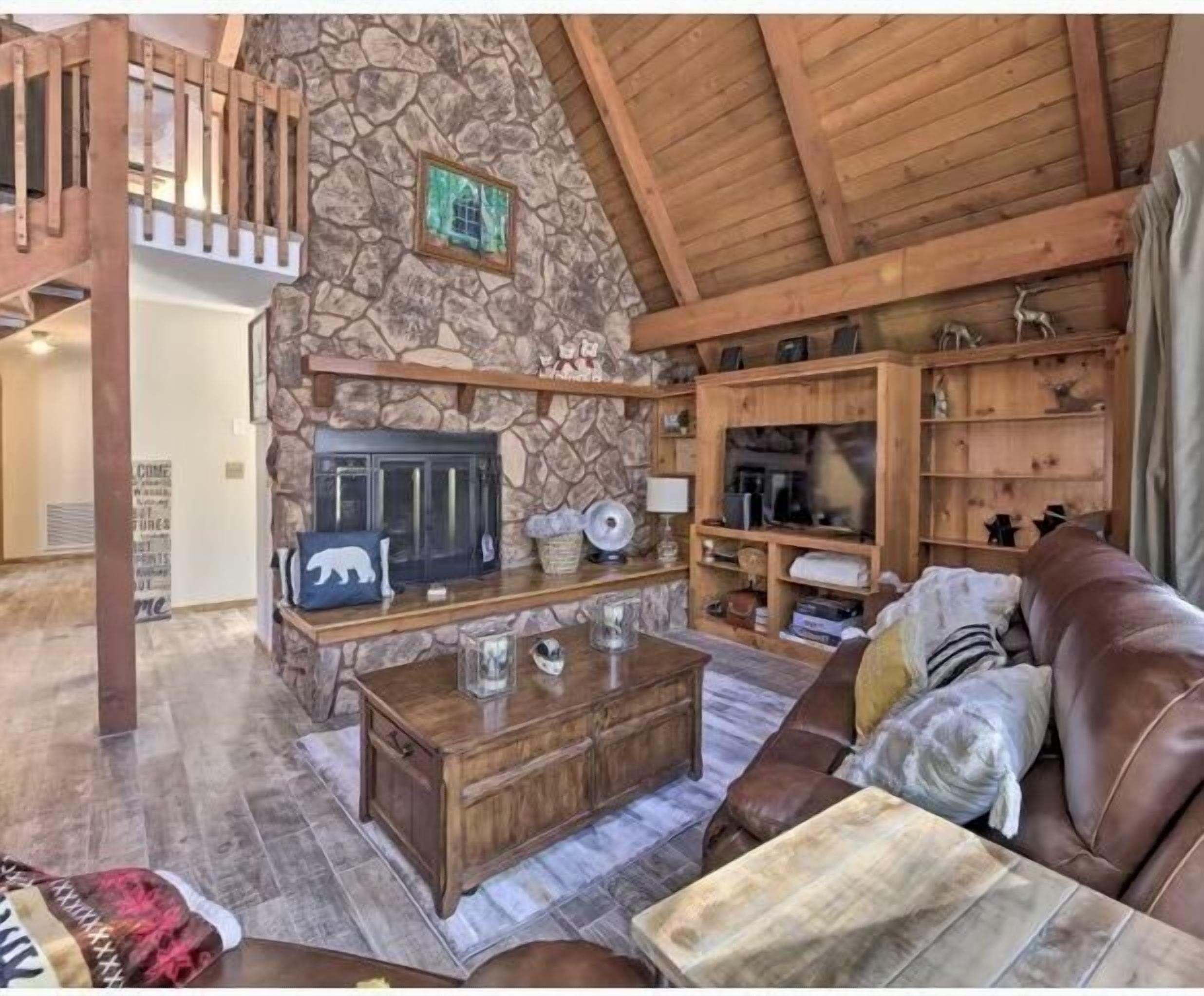 A Lazy Bear Lodge in the Pinetop Country Club