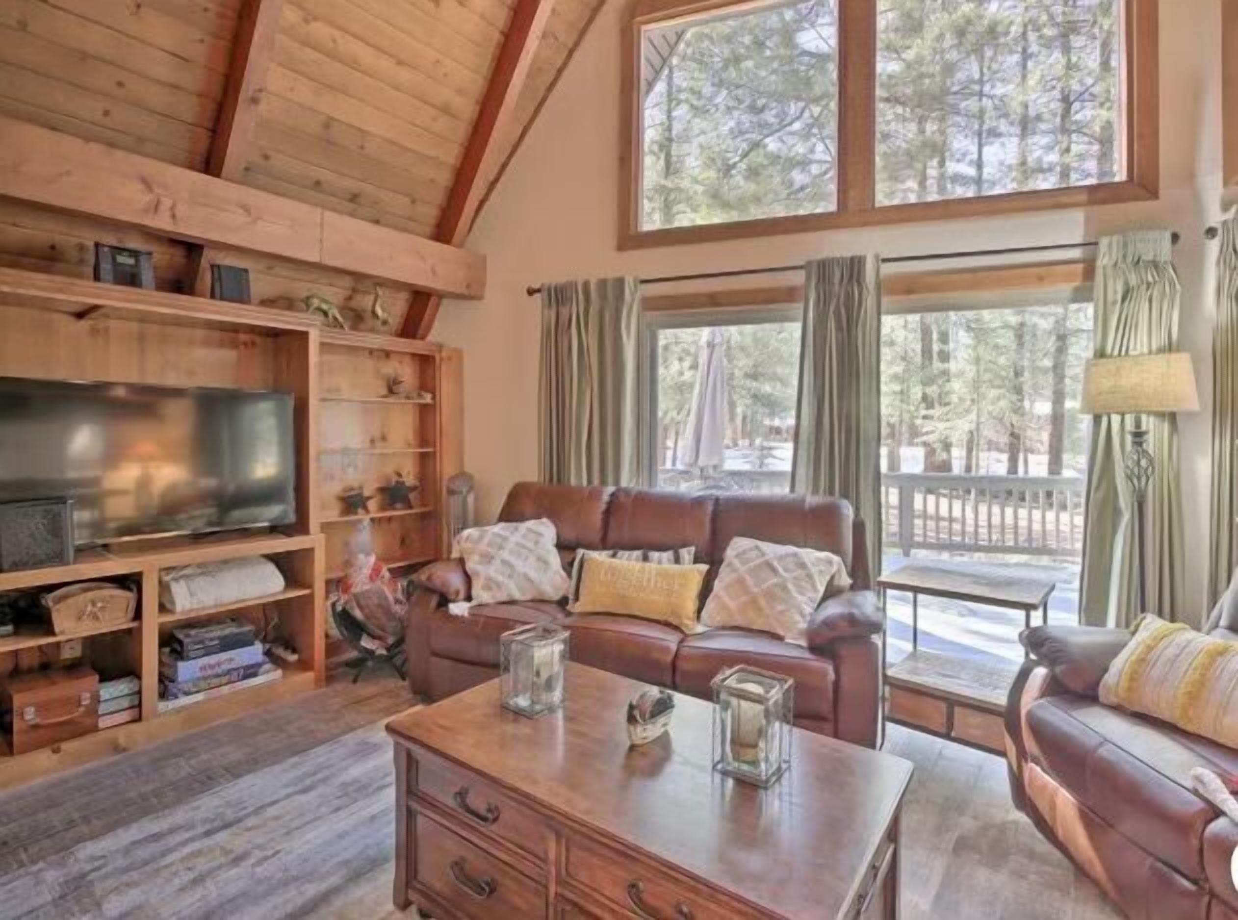 A Lazy Bear Lodge in the Pinetop Country Club