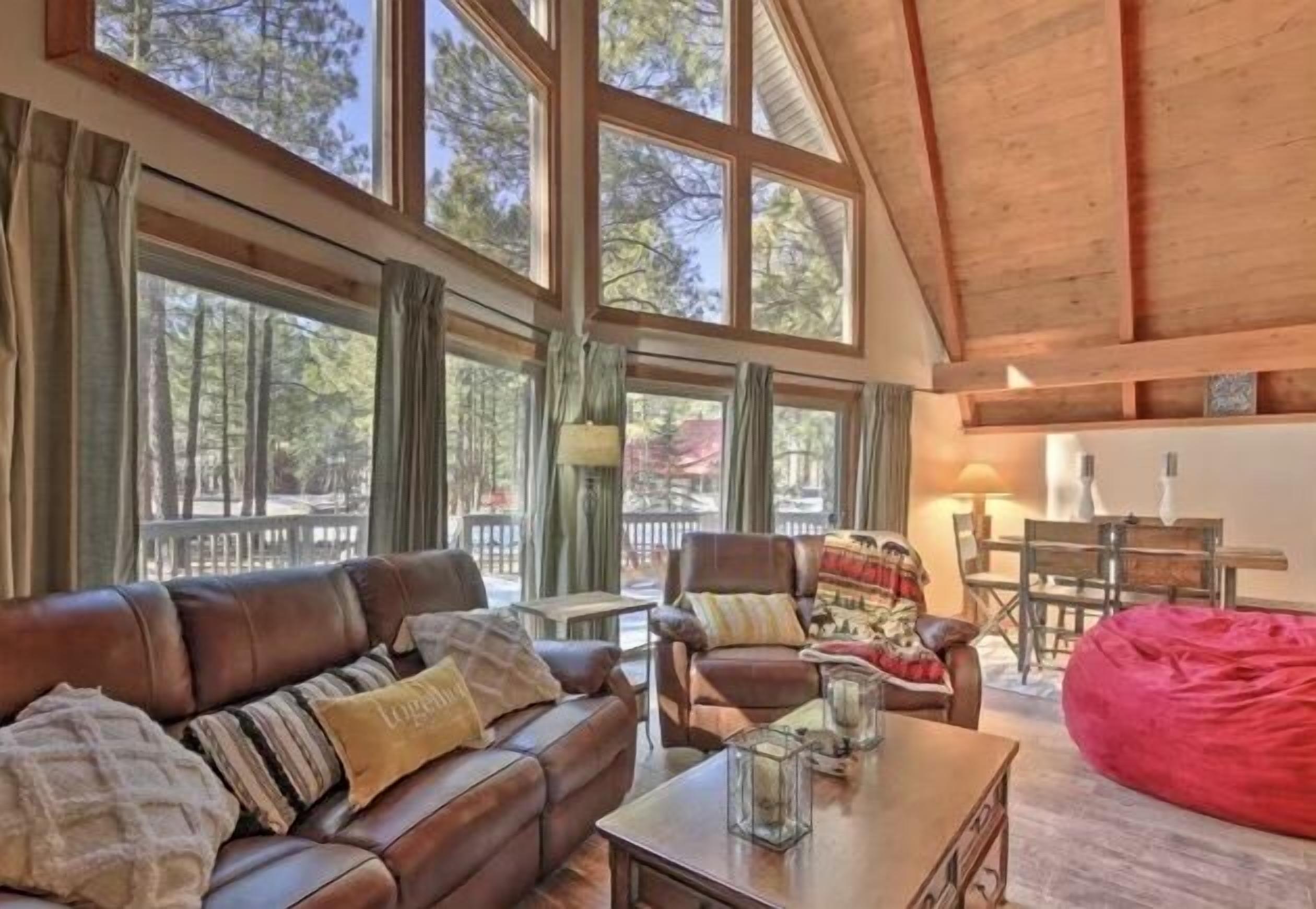 A Lazy Bear Lodge in the Pinetop Country Club