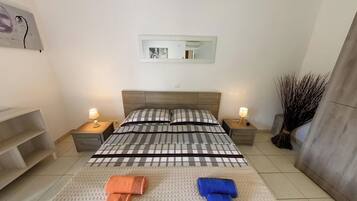 4 bedrooms, iron/ironing board, free WiFi, bed sheets