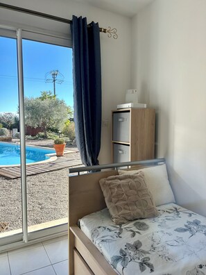 4 chambres, fer et planche à repasser, Wi-Fi gratuit, draps fournis
