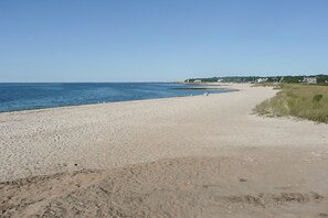 Una spiaggia nelle vicinanze