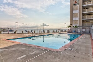 Pool - Dreamy coastal condo on the canal with sunset views, private balcony & free WiFi (Ocean City)