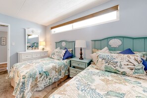 2 bedrooms, Internet, bed sheets - Dreamy coastal condo on the canal with sunset views, private balcony & free WiFi (Ocean City)